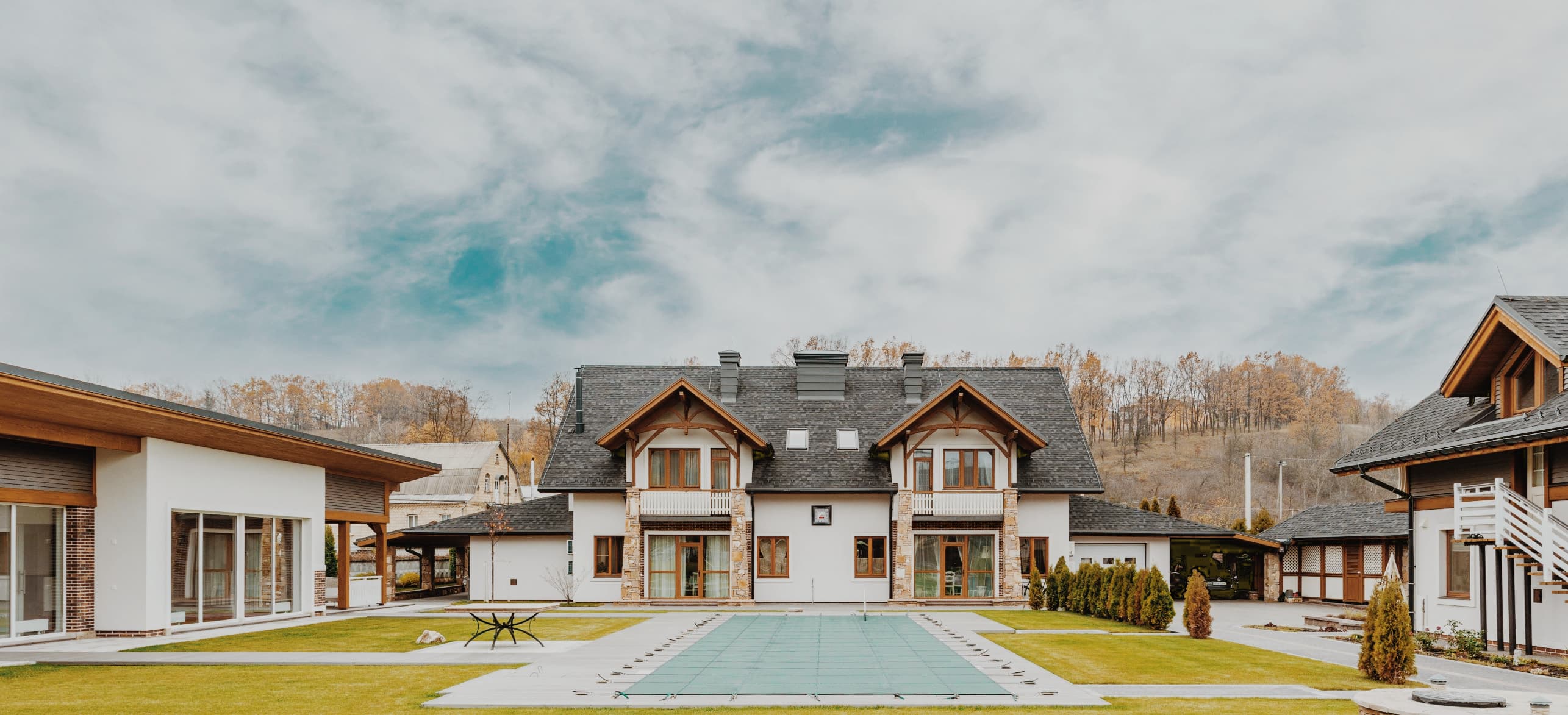 home-page-modern-home-both.webp